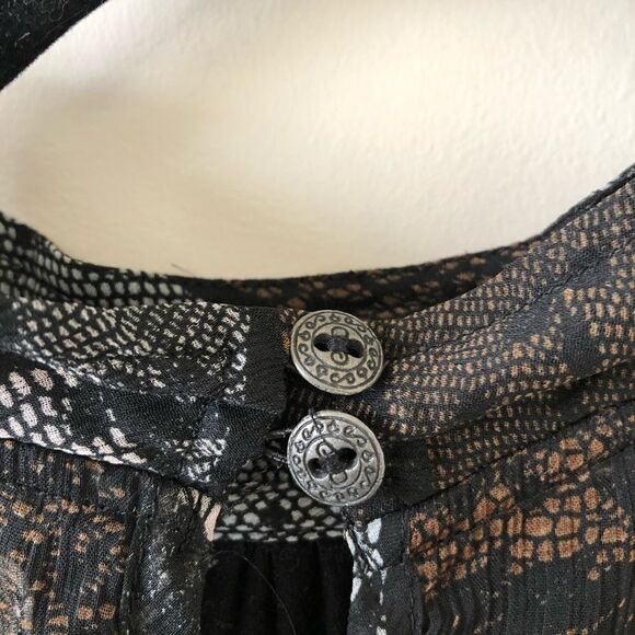 CREAM High Neckline Dark Floral Sleeveless Blouse - Picture 6 of 8